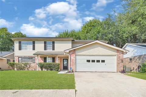 Photo of 10426 Overview Drive, Houston, TX 77498 (MLS # 36580220)