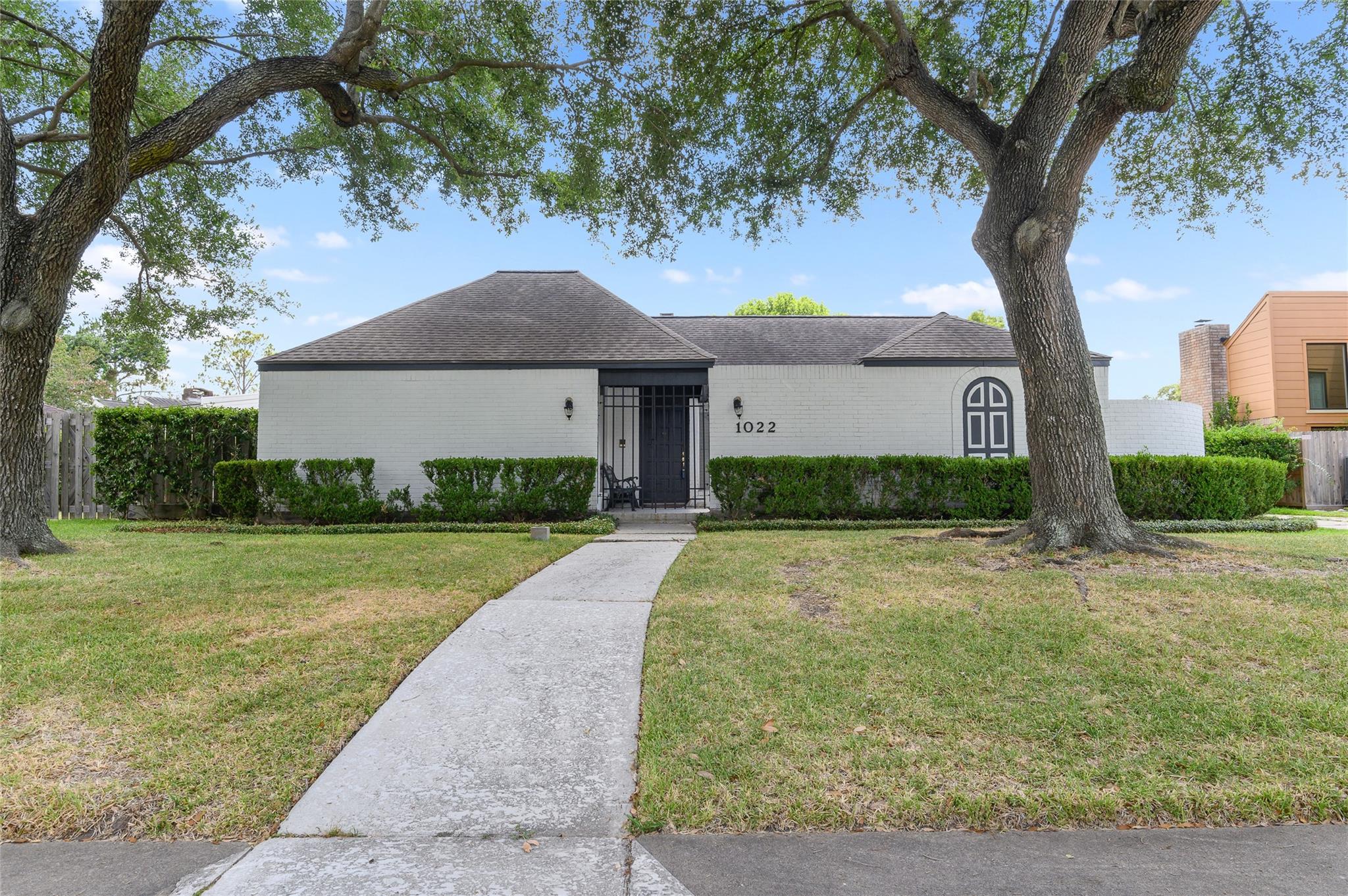 1022 Arrow Hill Road