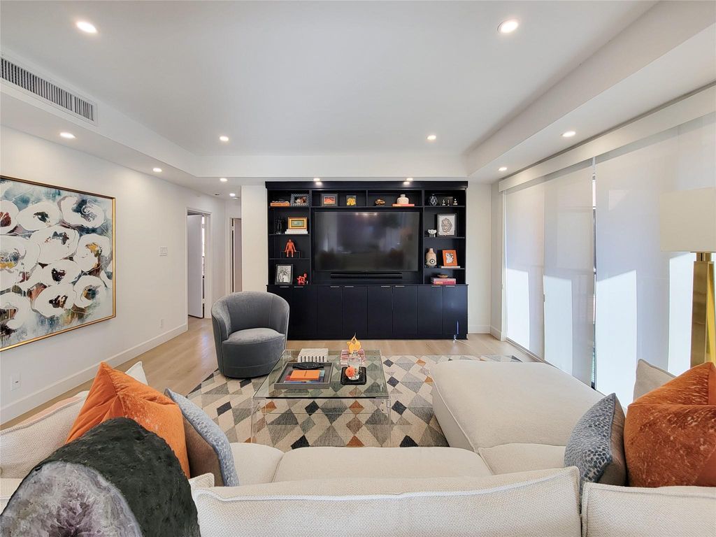 Photo of 9333 Memorial Drive #320, Houston, TX 77024 (MLS # 95654895)