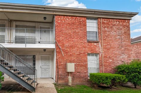Photo of 9201 Clarewood Drive #191, Houston, TX 77036 (MLS # 10693321)