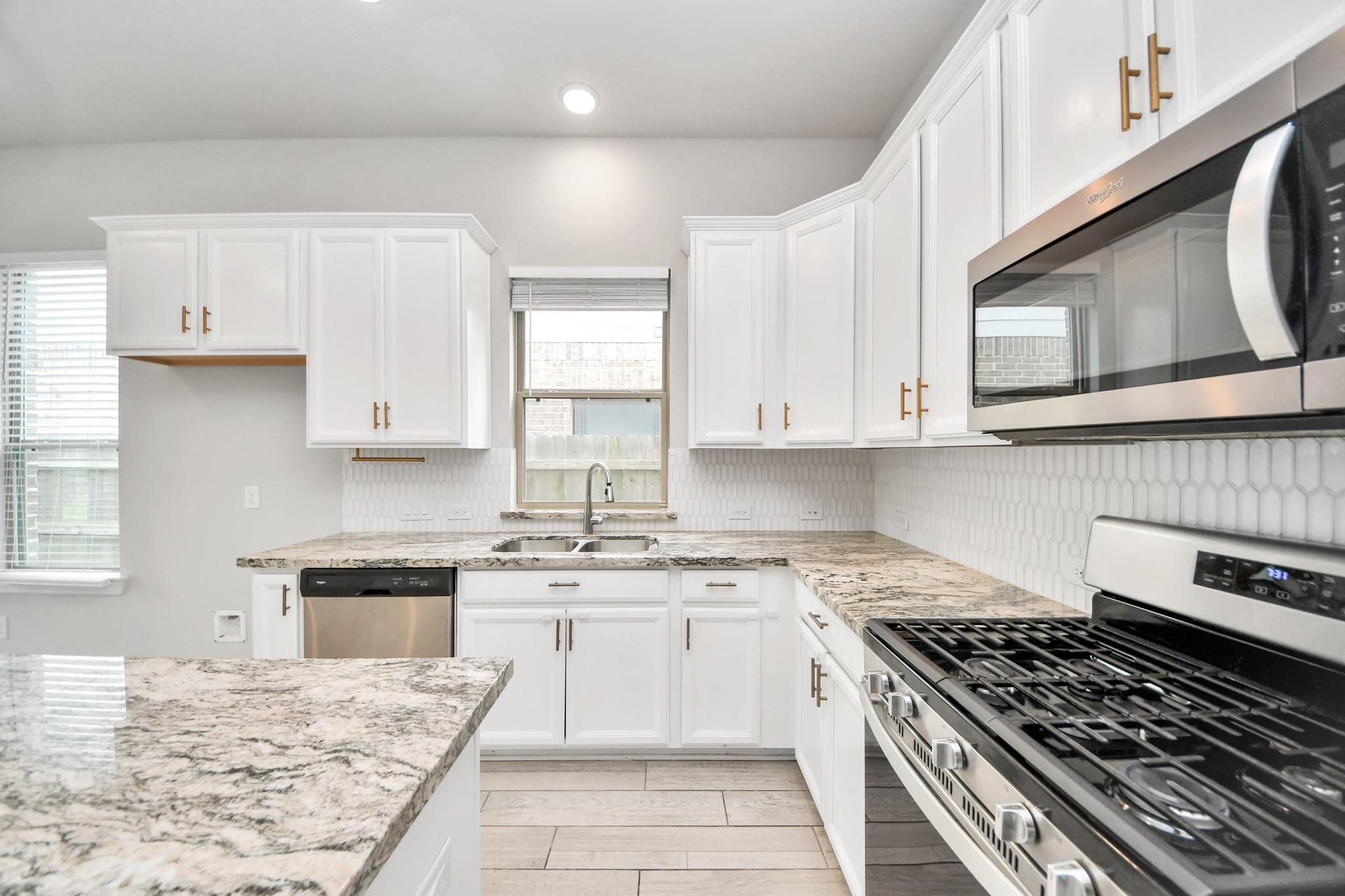 6006 Dovetail Cliff Court