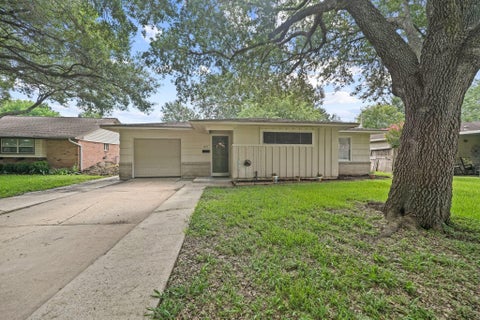 Photo of 2017 Isla Drive, Pearland, TX 77581 (MLS # 57038392)