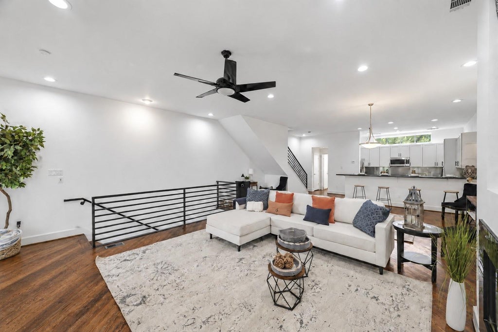 Photo of 2602 Washington Avenue #C, Houston, TX 77007 (MLS # 74313854)