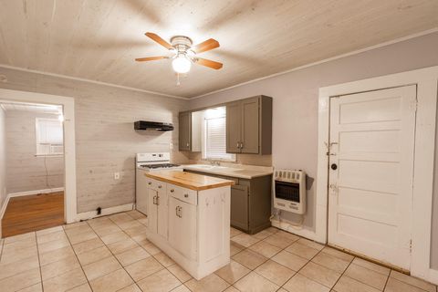 Photo of 104 S Beauregard Street, Alvin, TX 77511 (MLS # 8290181)