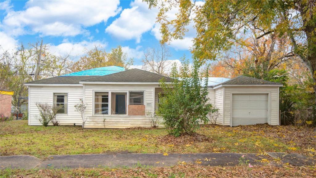 Photo of 5306 Kenilwood Drive, Houston, TX 77033 (MLS # 39832981)