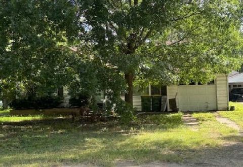 Photo of 505 N Cactus Avenue, Hubbard, TX 76648 (MLS # 68895925)