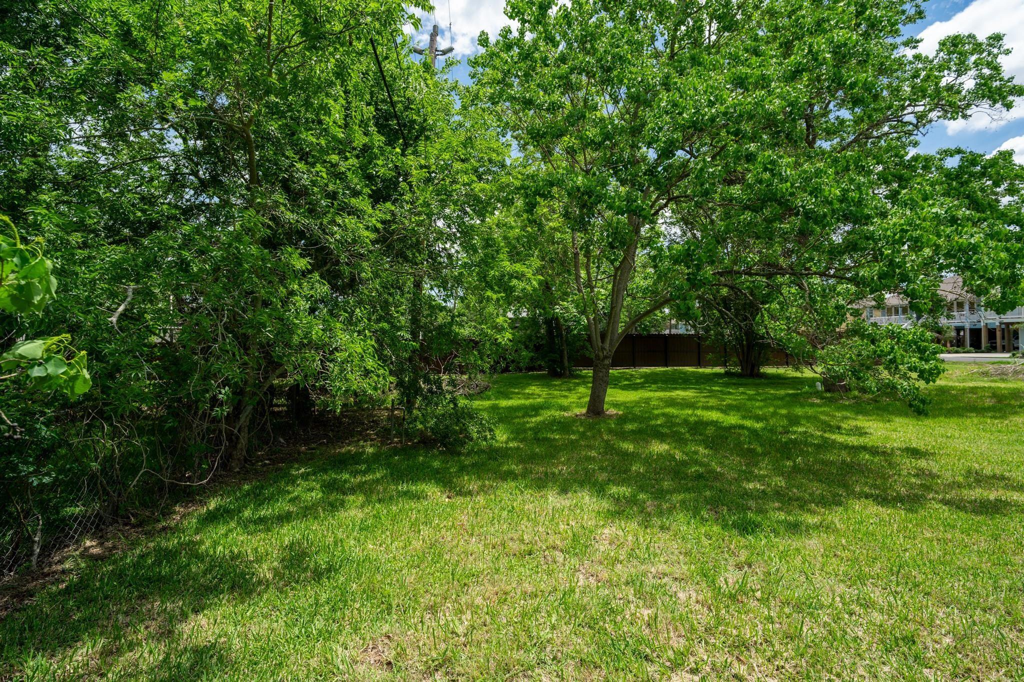 402 Bay Oaks Drive