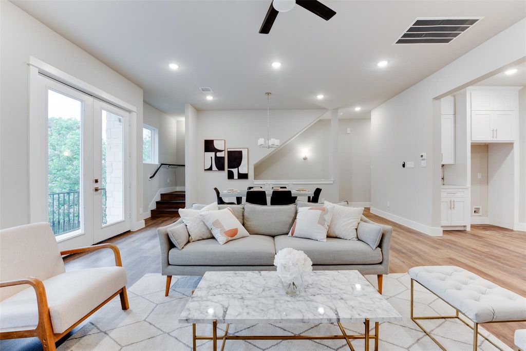 Photo of 1424 W 34th 1/2 Street, Houston, TX 77018 (MLS # 10820005)