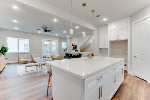 Tiny photo for 1424 W 34th 1/2 Street, Houston, TX 77018 (MLS # 10820005)