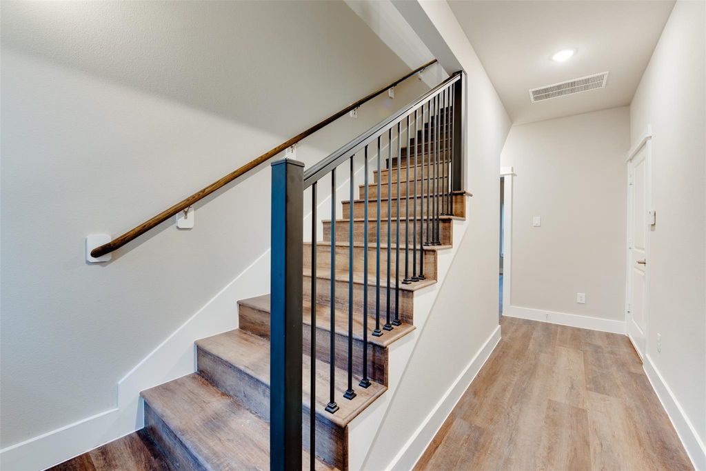 Photo of 1424 W 34th 1/2 Street, Houston, TX 77018 (MLS # 10820005)