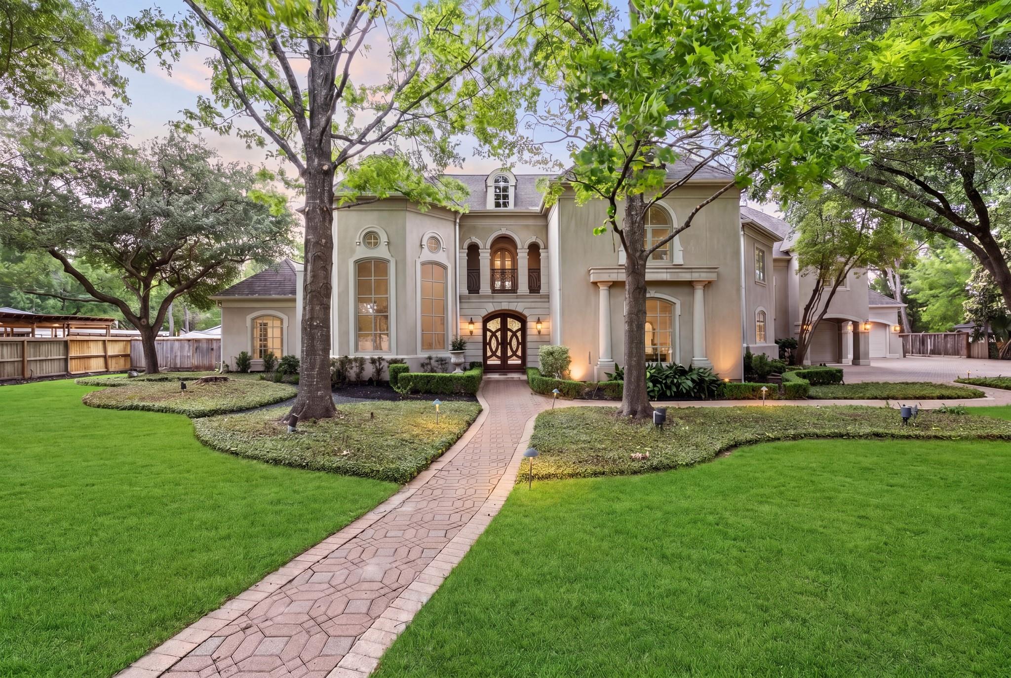 835 Echo Lane