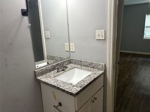 Tiny photo for 5225 Longmeadow Street, Houston, TX 77033 (MLS # 91437977)