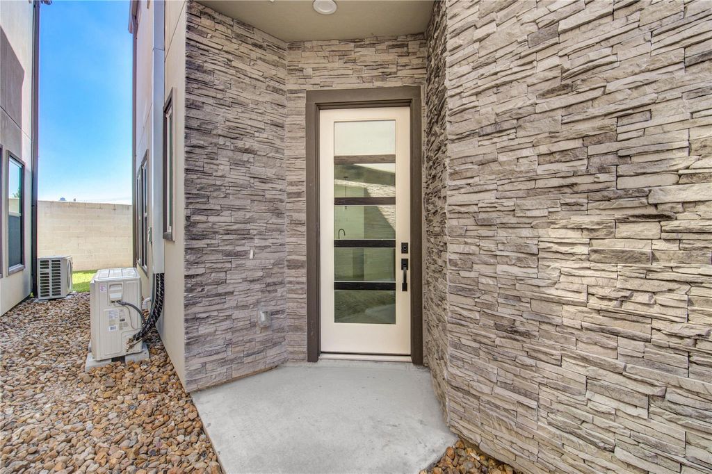 Photo of 2919 El Fenice Lane, Houston, TX 77057 (MLS # 69004910)