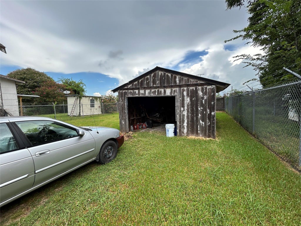 Photo of 10612 Exeter St ST, Houston, TX 77093 (MLS # 13748642)