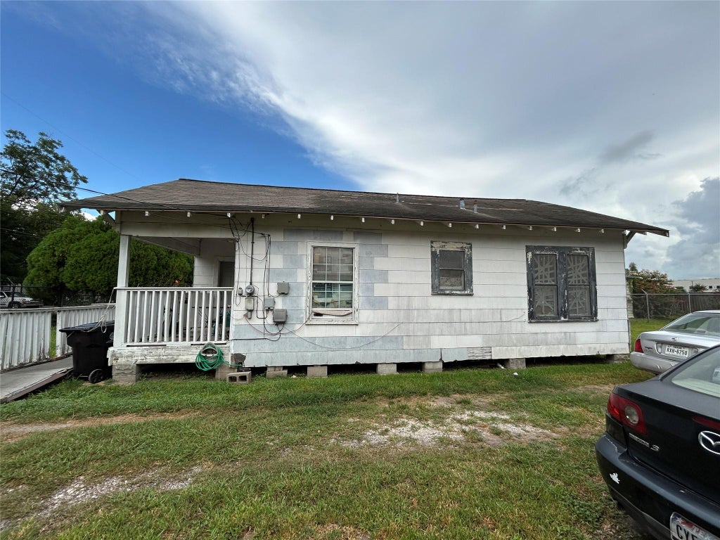 Photo of 10612 Exeter St ST, Houston, TX 77093 (MLS # 13748642)