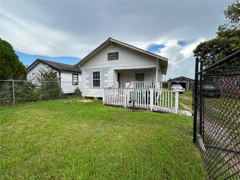 Photo of 10612 Exeter St ST, Houston, TX 77093 (MLS # 13748642)