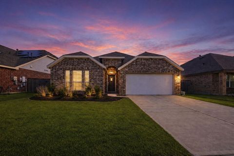 Photo of 9814 Kingston Liberty Lane, Baytown, TX 77521 (MLS # 18265676)