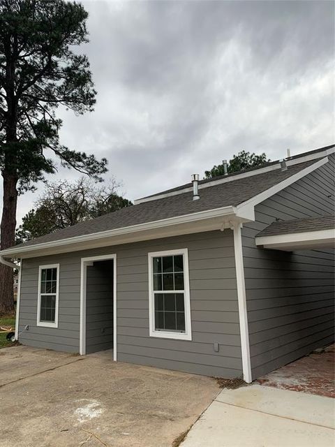 Multifamily For Rent - 17219 Lillian Lane #3<br/> Tomball, TX 77377
