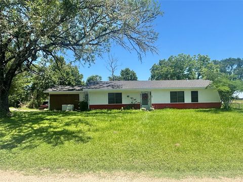Photo of 724 W 5th Street, Groveton, TX 75845 (MLS # 41509786)