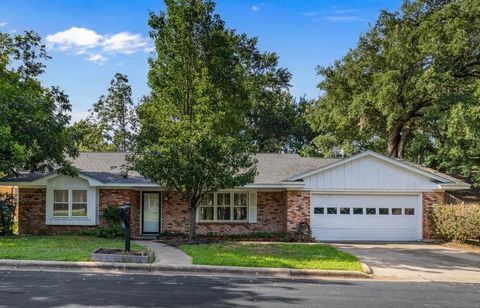 Photo of 400 Giddings Lane, Brenham, TX 77833 (MLS # 15808066)