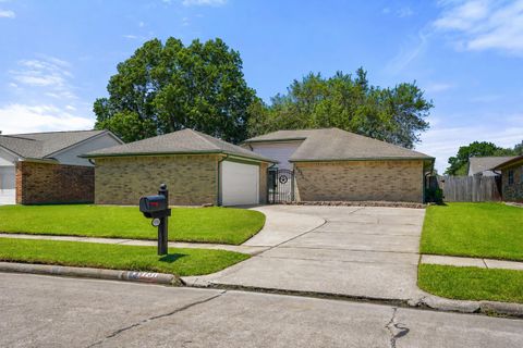Photo of 9731 Shell Rock Road, La Porte, TX 77571 (MLS # 95992259)