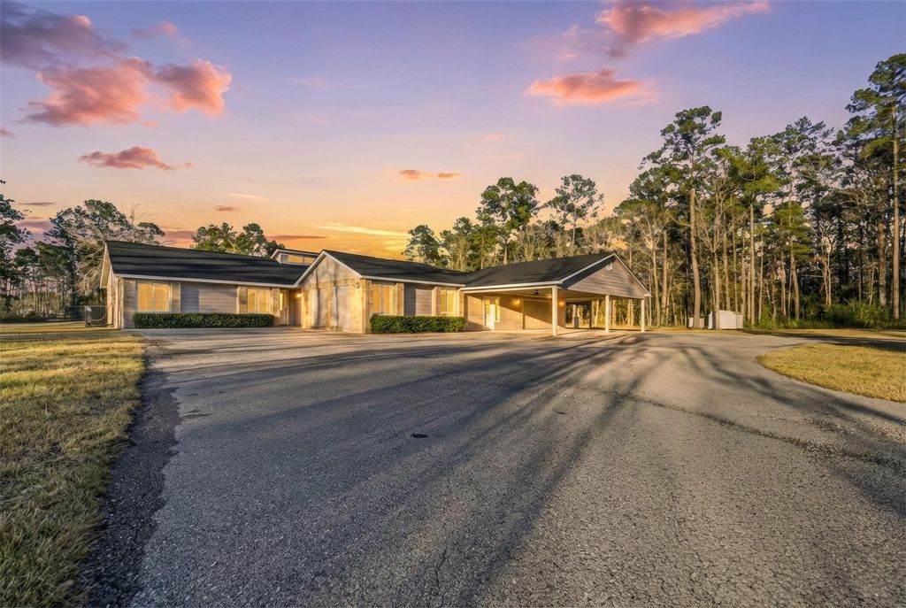 Photo of 18003 Country Place Drive, Conroe, TX 77302 (MLS # 55943231)