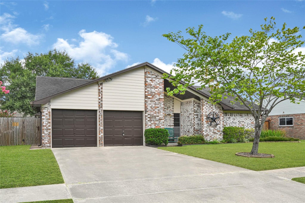 Photo of 10406 Rocky Hollow Road, La Porte, TX 77571 (MLS # 78712561)