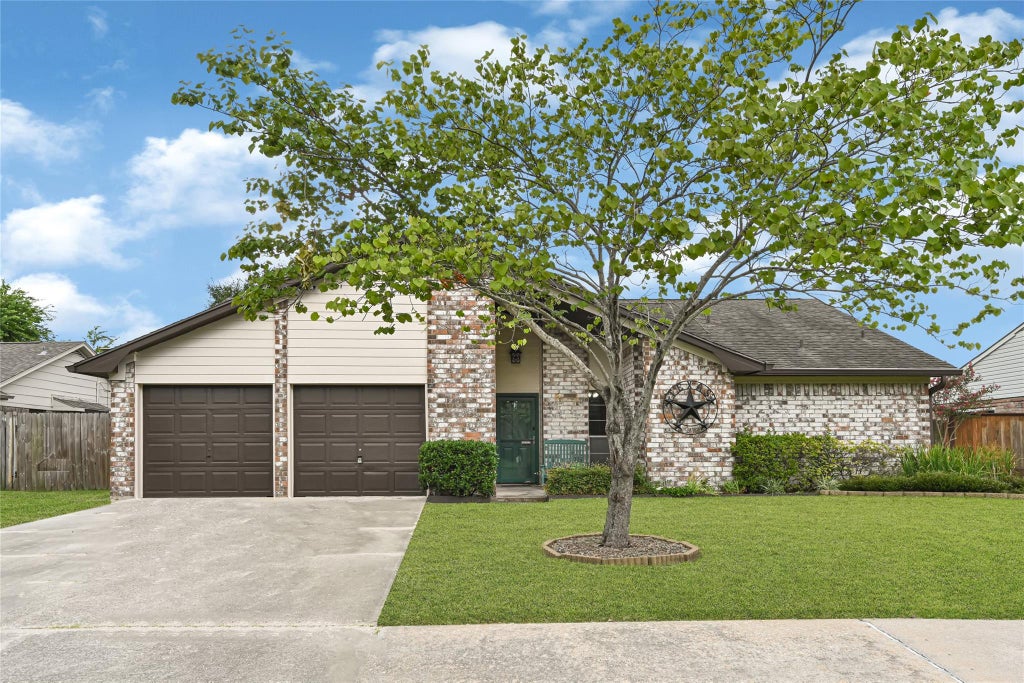 Photo of 10406 Rocky Hollow Road, La Porte, TX 77571 (MLS # 78712561)
