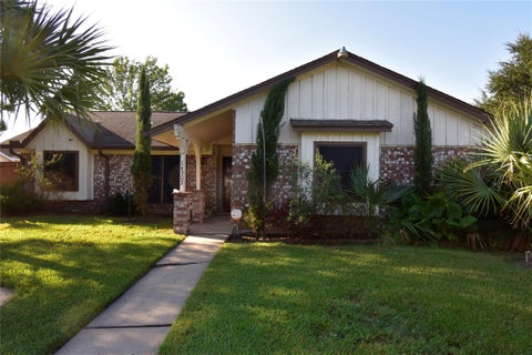 Photo of 14302 Foxford Way, Houston, TX 77015 (MLS # 96932761)