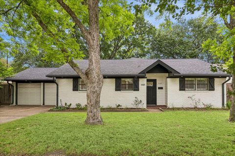 Photo of 7127 Walkway Street, Houston, TX 77036 (MLS # 58811015)