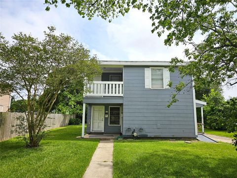 Photo of 1133 5th Avenue N, Texas City, TX 77590 (MLS # 33217702)