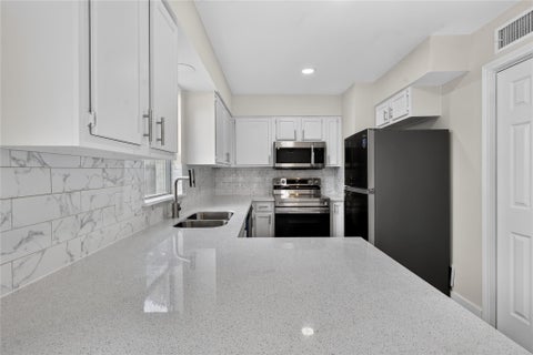 Photo of 1221 Cedar Post Lane Ln #2A, Houston, TX 77055 (MLS # 96408027)