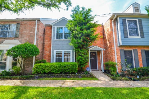 Photo of 1549 W Sam Houston Parkway S, Houston, TX 77042 (MLS # 74982615)