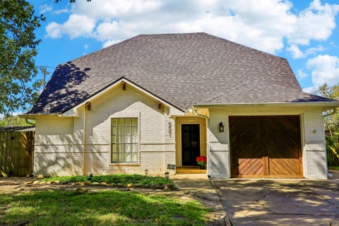 Photo of 5501 Pecos Street, Dickinson, TX 77539 (MLS # 97462496)