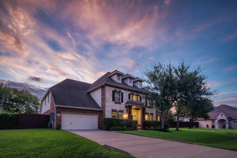 Homes For Sale - 2400 Lakeway Drive<br/> Galveston County, Friendswood, TX 77546