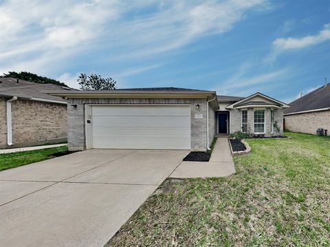 Photo of 409 Mystic Glen Loop, Houston, TX 77339 (MLS # 36342555)