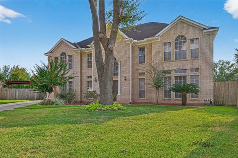 Photo of 14107 Glasgow Place, Houston, TX 77077 (MLS # 76824340)