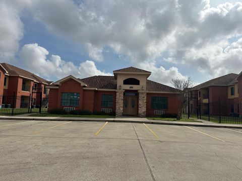 Apartment For Rent - 107 Oak Park Drive<br/> Clute, TX 77531