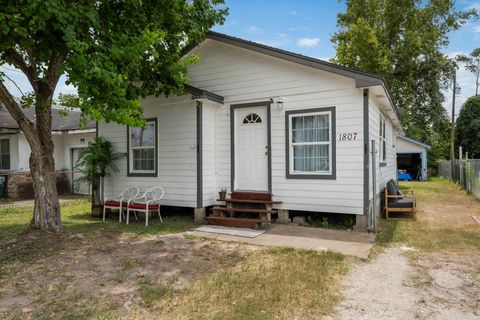 Photo of 1807 Nashby Street, La Marque, TX 77568 (MLS # 2161561)