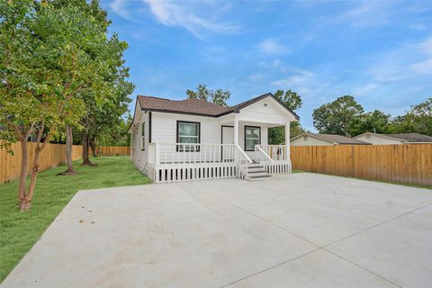 Photo of 9305 Kentshire Drive, Houston, TX 77078 (MLS # 93307839)