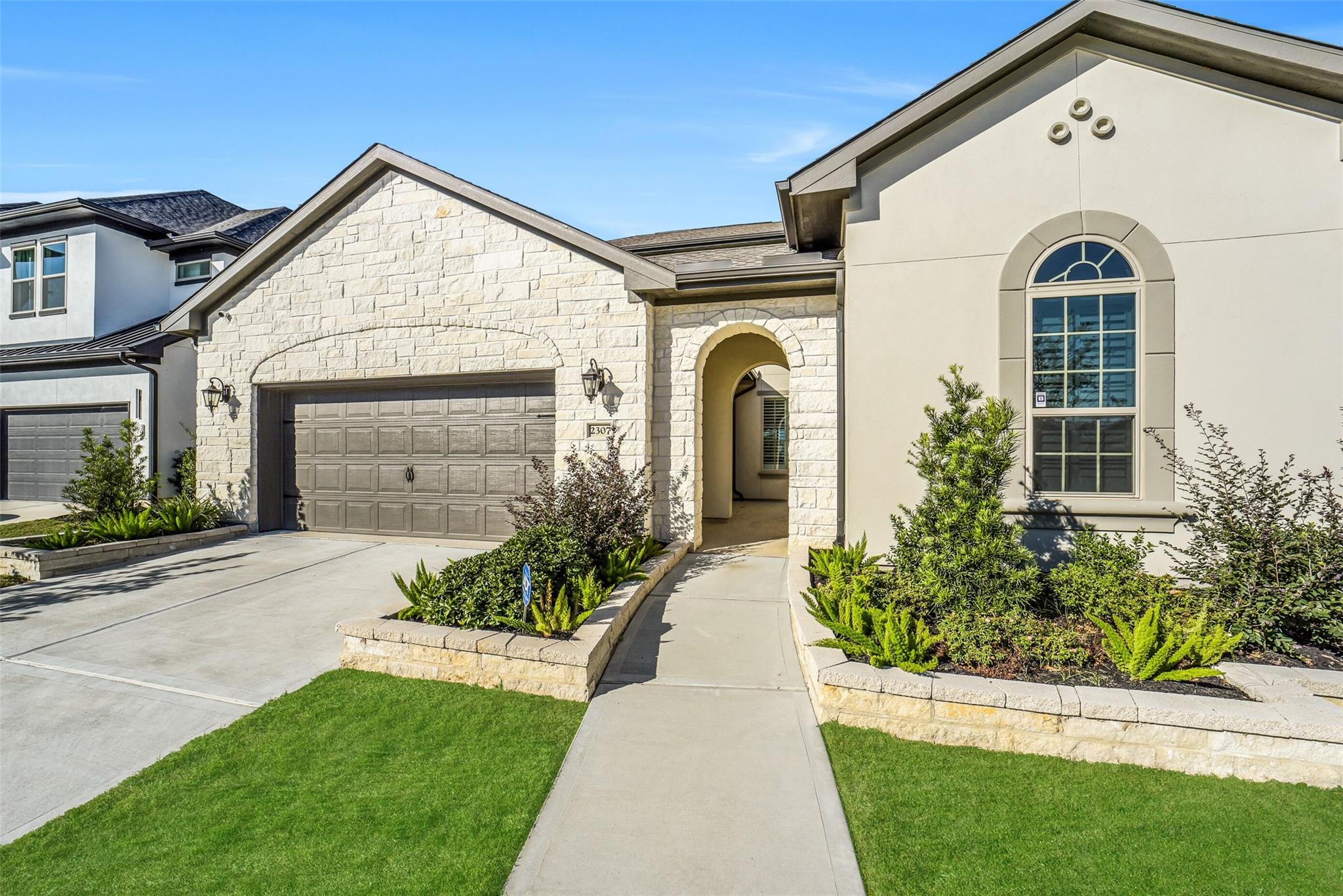 2307 Myrtle Manor Lane