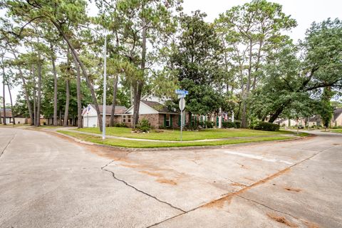 Tiny photo for 3600 Autumn Lane, Baytown, TX 77521 (MLS # 88592432)