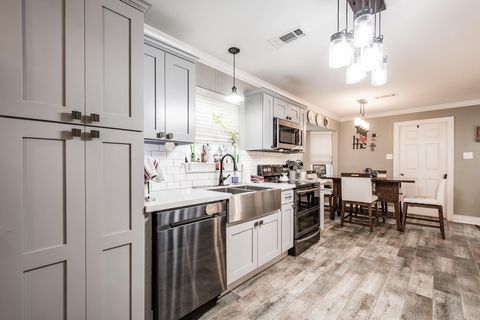 Tiny photo for 3600 Autumn Lane, Baytown, TX 77521 (MLS # 88592432)