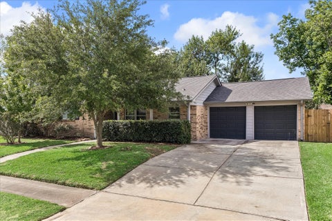 Photo of 5811 Spruce Forest Drive, Houston, TX 77092 (MLS # 28644236)