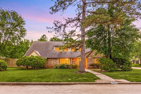 Photo of 13515 Perthshire Road, Houston, TX 77079 (MLS # 15676912)