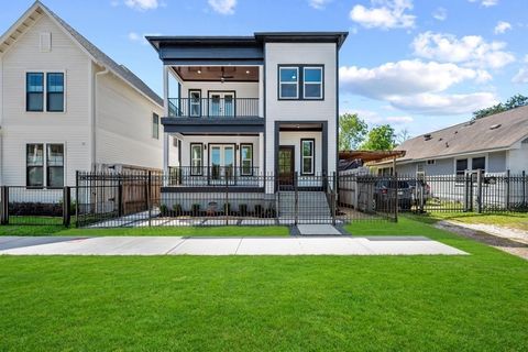 Photo of 501 Cordell St Street, Houston, TX 77009 (MLS # 85744566)