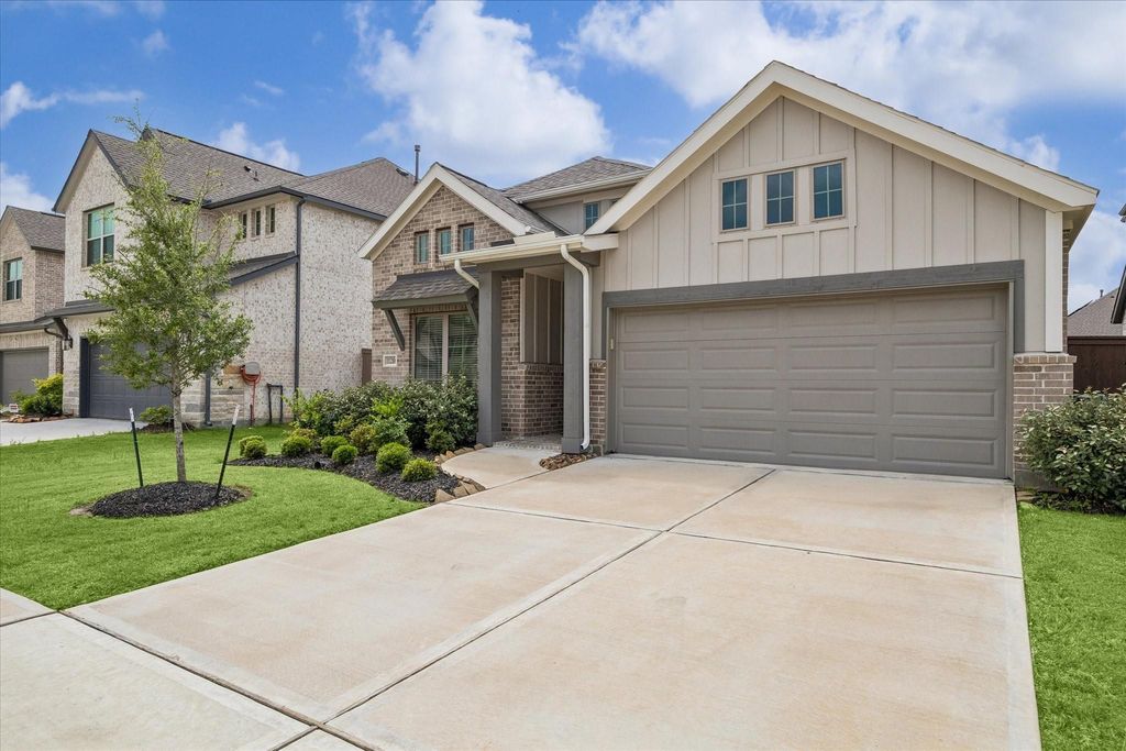 Photo of 11210 Burgus Farm Road, Humble, TX 77346 (MLS # 32447558)