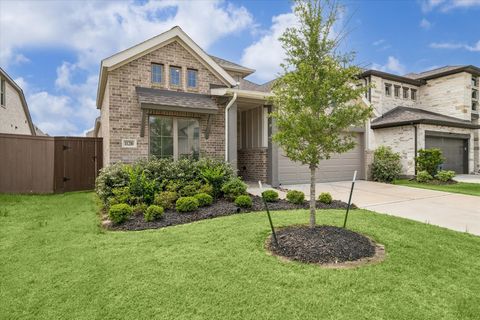 Photo of 11210 Burgus Farm Road, Humble, TX 77346 (MLS # 32447558)