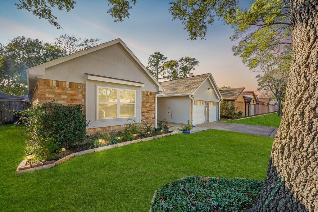 Photo of 5319 Prairie Creek Drive, Houston, TX 77084 (MLS # 17099872)