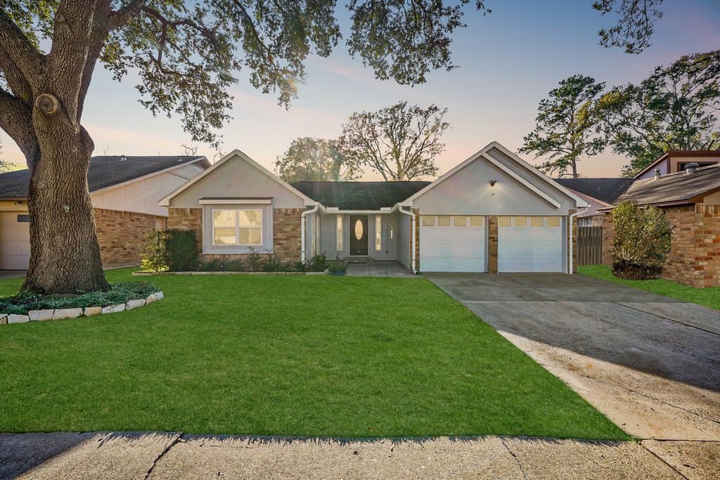 Photo of 5319 Prairie Creek Drive, Houston, TX 77084 (MLS # 17099872)